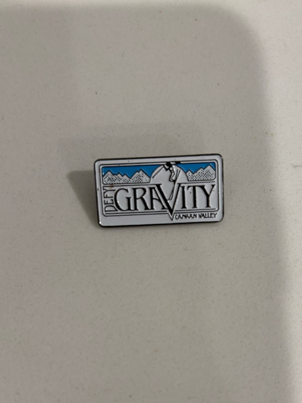 Vintage 80’s Canaan Valley Ski Resort DEFY GRAVITY Souvenir Travel Pin Badge